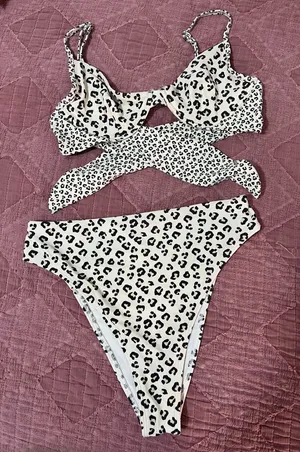 Abercrombie bikini thumbnail 1
