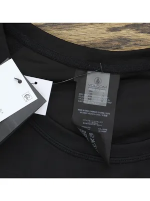 NWT Volcom Womens Long Sleeve Rashguard Top O0312301 Jet Black L thumbnail 5