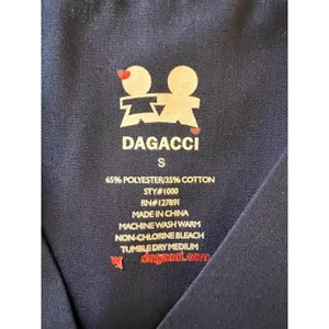 Dagacci Unisex V-neck navy scrub top Size Small NWOT thumbnail 7