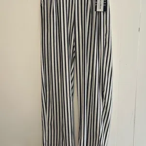 NWT LaLa Muse Women’s Striped Stretchy Pants Q12 thumbnail 2
