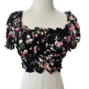 H & M black floral puff sleeve short sleeved top thumbnail 1