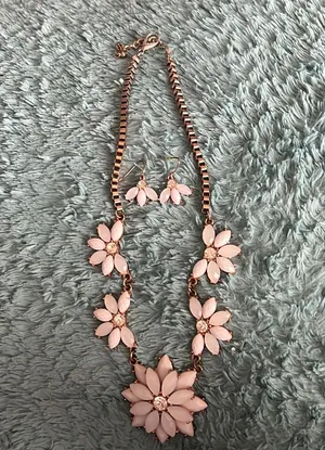 Statement Necklace and Earring Set White with Faux Diamonds Gold Tone thumbnail 1
