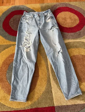 American Eagle Relaxed Mom Jeans High Rise Light Wash Distressed Deep Cut Size 0 thumbnail 1