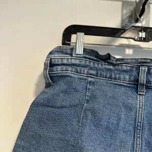Abercrombie & Fitch Sz:32/14 Mall Brand high waited denim shorts ruffled waist. thumbnail 11