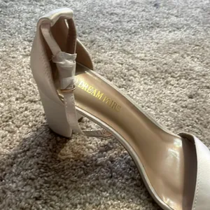 Dream Paris white satin shoes block heels 8.5 thumbnail 5