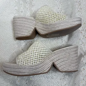 Dolce Vita Raffia platform Wedge Sandals 8.5 White thumbnail 2