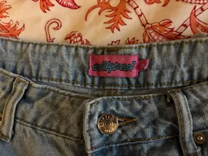 Edikted Low-Rise Jeans Raelynn Washed thumbnail 4