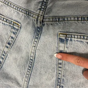 BDG Urban Outfitters Mom High Rise Light Wash Jeans thumbnail 8