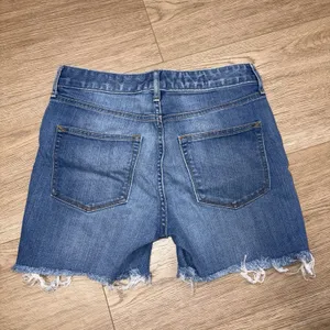 Gap Women's Denim High Rise Skinny Shorts thumbnail 4