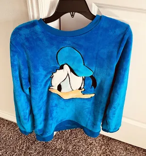 Disney Donald duck sweater thumbnail 1