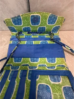 Vera Bradley retired blue green 'Doodle Daisy' quilted flap wallet crossbody bag thumbnail 4