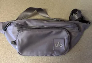 ❤️SOLD❤️Alo Lavender Explorer Outdoor Yoga Hiking Travel Crossbody Fanny Pack thumbnail 1