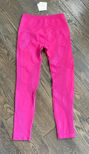 NWT‎ Fabletics Women's Pink Legging Size XS thumbnail 1