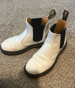 Dr. Martens White Chelsea thumbnail 1