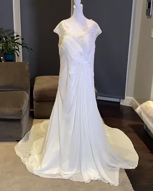 Women’s Chiffon Wedding Dress Corset Back Size 16 NWOT thumbnail 1
