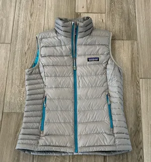 Patagonia Women's Light Gray Vest with Teal Zippers thumbnail 1