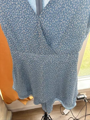 Altar’d State the Sherrie Romper Animal Printed‎ Blue Flutter-Sleeve SZ S thumbnail 6
