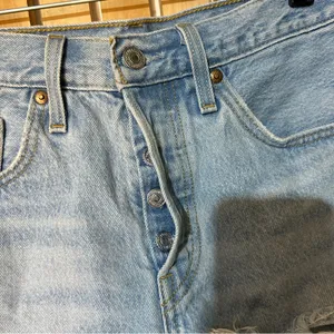 Levi's 501 Original Denim High Rise Shorts Light Wash Size 25 thumbnail 4