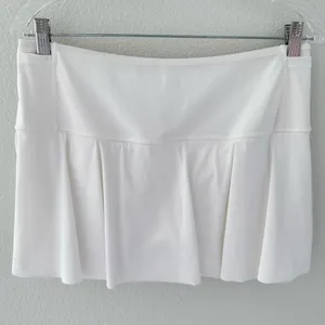 Lululemon Hit Your Stride Skirt White sz 8 , Skort, Tennis, Pickleball, Casual thumbnail 4