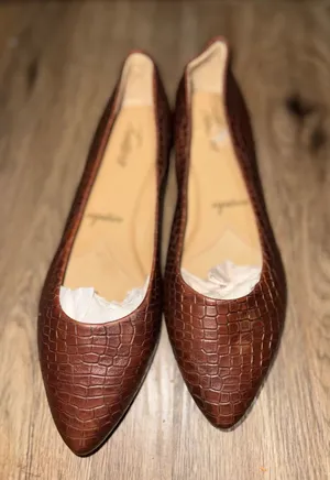 Trotters Estee Leather Embossed Women's Flats Size 8.5 thumbnail 1