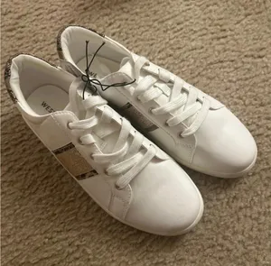 A305 West Loop Tennis Shoes White And Gold Tie Sneakers Size Medium 7/8 thumbnail 1