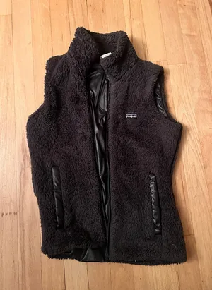 Women’s Patagonia reversible Sherpa vest XS thumbnail 1