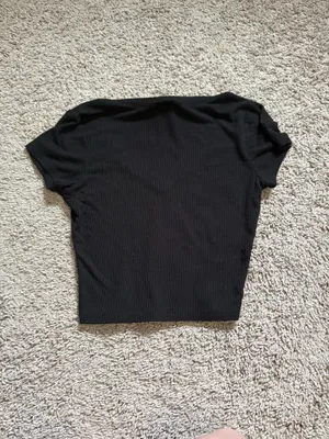 Bozzolo black v neck cropped t shirt thumbnail 2