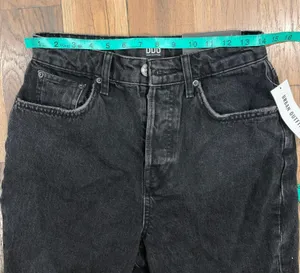 Urban Outfitters BDG NWT 90s Hi Rise Distressed Shorts Size 28 thumbnail 8