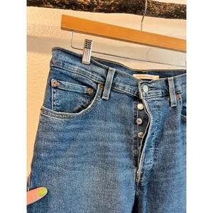 Levi's Ribcage Straight Ankle Cropped Dark Wash Cotton Denim Jeans Size 31 thumbnail 3