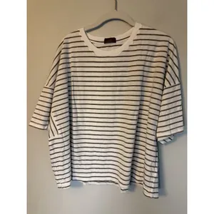 NUUDS Short Sleeve Stripe Boxy Tee Sz L NEW thumbnail 2