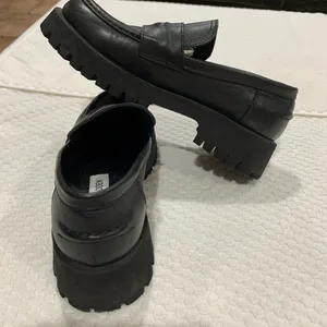 Steve Madden Black Leather Loafers with Silver Accent thumbnail 1