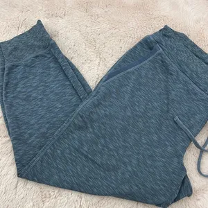 Athleta gray drawstring sweat capris size medium thumbnail 7