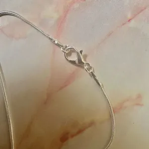Silver tone cats sitting on moon pendant necklace Silver thumbnail 8