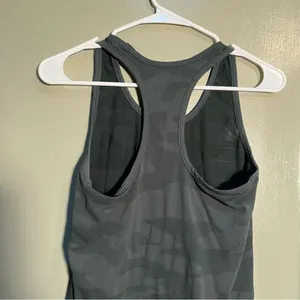 Athleta Women's Size Small Speedlight Camo Tank Top‎ Racerback Green Rapids thumbnail 7