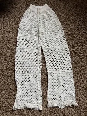 SheIn Airy crochet knit with openwork pattern. Elastic waistband for easy fit. Scalloped hem adds feminine detail. Lightweight and breathable for warm days. thumbnail 1