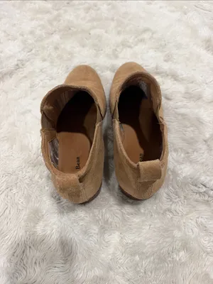 L.L. Bean Women's Suede Chelsea Ankle Boots - Light tan Size 10 thumbnail 4