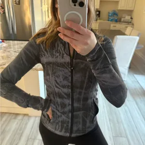 Lululemon Ebb to Street Jacket Gray Full Zip Size 8 thumbnail 3