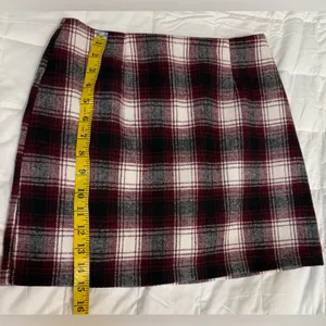 FOREVER 21 Plaid Mini Skirt. Flannel Colors of wine, black, and white. S thumbnail 6