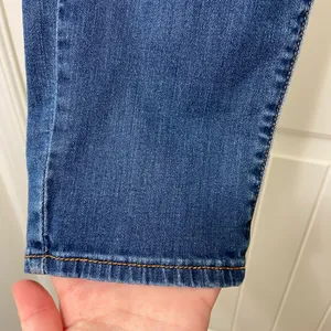 EUC Lucky Brand women’s blue medium wash Sofia‎ capri denim jeans summer stretch thumbnail 3