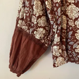 Cleobella Burgundy Red White Floral Smocked Lace Peasant Blouse Cotton Women XL thumbnail 4