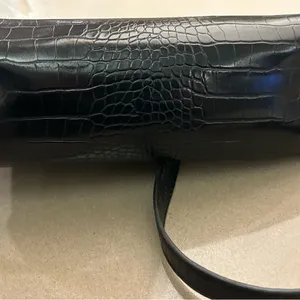 Purse Elegant Black Crocodile-Embossed -Preowned condition-see pictures-nice! thumbnail 5