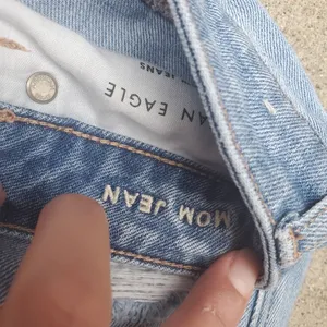 American Eagle mom jeans ripped light wash size 2 women's high rise short thumbnail 4