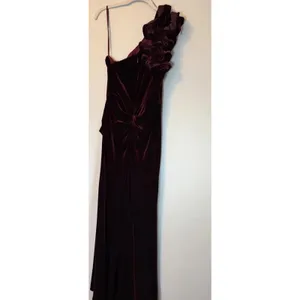 Xscape Burgundy Wine Ruffle One-Shoulder Velvet Gown Size 8 $258 NEW thumbnail 10