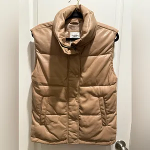 Abercrombie & Fitch Women's Camel Puffer Vest size XS thumbnail 3