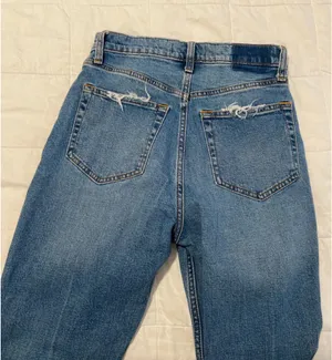 Abercrombie & Fitch ultra high rise ankle straight jeans thumbnail 6
