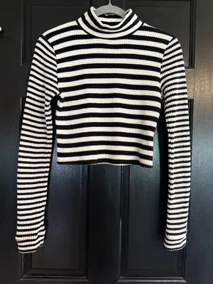 Aerie Cropped Mockneck thumbnail 1