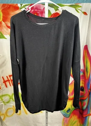 P56. Lulu lemon- Black long sleeve top with ribbed sleeves #gym # Lulu thumbnail 1