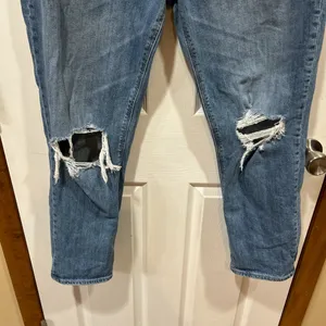 Old Navy Mid-Rise Distressed Jeans – Women’s Size 14 thumbnail 3