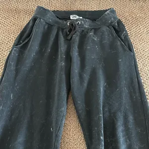 Chrldr Women’s Faded Black with Rainbow Stars Matching Jogger Set - Size S thumbnail 7