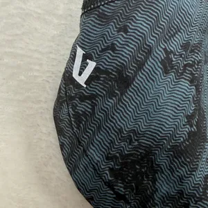 Vuori Clementine Shorts Womens Large Black‎ Grey Abstract Print Running VW333 thumbnail 9